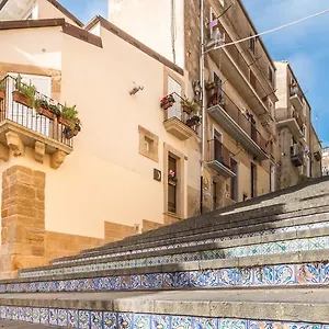 Bed and breakfast Charme Il Dito E La Luna, Caltagirone